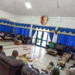 Bupati Merauke, Romanus Mbaraka saat melakukan pertemuan bersama semua pimpinan OPD – Surya Papua/Frans Kobu