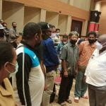 Bupati Merauke, Romanus Mbaraka sedang berdialog dengan sejumlah kelompok tani usai pertemuan di auditorium kantor bupati – Surya Papua/Frans Kobun