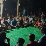 Komunitas Otomotif Merauke saat membaur bersama masyarakat di Kampung Kaliki, Distrik Kurik – Surya Papua/IST