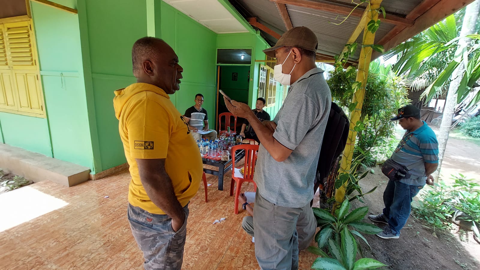 Bupati Merauke, Romanus Mbaraka sedang diwawancarai – Surya Papua/Frans Kobun