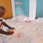 Bantuan beras yang telah disiapkan untuk masyarakat di Distrik Waan. Tampak Bupati Merauke, Romanus Mbaraka sedang tinjau gudang – Surya Papua/Frans Kobun