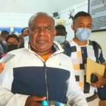 Bupati Merauke, Romanus Mbaraka sedang diwawancarai di VIP Bandara Mopah – Surya Papua/ Yulianus Bwariat