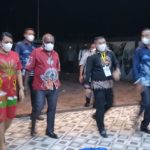 Bupati Merauke, Romanus Mbaraka didampingi Nyonya Imelda Carolina Mbaraka saat mengikuti Natal Oikumene – Surya Papua/Yulianus Bwariat