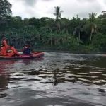 Tim gabungan SAR Timika sedang melakukan pencarian korban di air setelah diterkam buaya – Surya Papua/IST