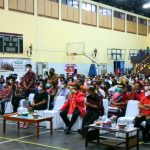 Perayaan Natal dan Tahun Baru bersama IKEMAL di GOR Hiad Sai semalam – Surya Papua/Yulianus Bwariat