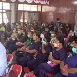 Para dokter dan perawat serta bidan dari RSUD Merauke sedang menyampaikan sejumlah persoalan saat dialog besama DPRD – Surya Papua/Frans Kobun