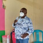 Bupati Merauke, Romanus Mbaraka sedang memberikan refleksi iman pada perayaan Natal bersama keluarga sahabat Bowag – Surya Papua/Frans Kobun