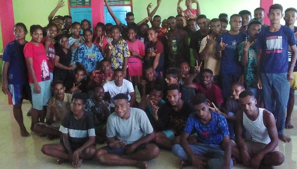 Anak-anak di SMAN Plus I Merauke foto bersama – Surya Papua/IST