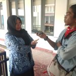 Kepala Dinas Lingkungan Hidup Kabupaten Merauke, Harmini sedang diwawancarai wartawan beberapa waktu lalu – Surya Papua/IST