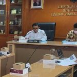 Bupati Merauke, Romanus Mbaraka bersama dua dari tiga bupati di Selatan sedang pertemuan bersama Dirjen Otda Kemendagri – Surya Papua/IST