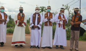 Penjemputan empat imam di SP-7, Distrik Tanah Miring, Kabupaten Merauke- Surya Papua/Frans Kobun