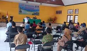 Para peserta sedang mendengar arahan Bupati Merauke, Romanus Mbaraka – Surya Papua/Frans Kobun