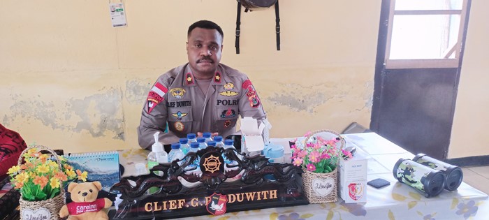 Komandan Batalyon D Pelopor Satbrimob Polda Papua, Kompol Clief Gerald Duwith – Surya Papua/Frans obun
