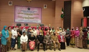 Pengurus GOW sedang foto bersama dengan Bupati-Wakil Bupati Merauke, Romanus Mbaraka-H. Riduwan – Surya Papua/Frans Kobun