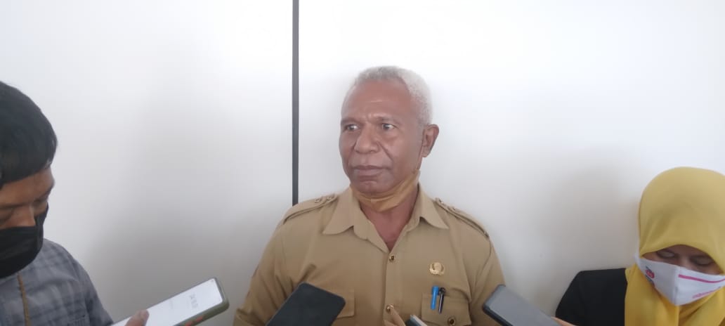 Kepala Dinas Pendidikan dan Pengajaran Kabupaten Merauke, Stefanus Kapasiang- Surya Papua/Yulianus Bwariat