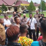 Ratusan sopir yang mendatangi Polres Merauke tadi pagi – Surya Papua/Yulianus Bwariat