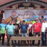 ASN Flobamora yang sedang bersama panitia mempersiapkan tenda dan lain-lain untuk misa syukur RP Robertus Talaroga, MSC – Surya Papua/Frans Kobun