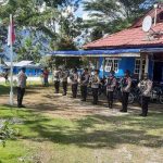 Danyon D Pelopor, Kompol Clief Gerarld Philipus Duwith sedang berikan arahan kepada anggotanya – Surya Papua/IST
