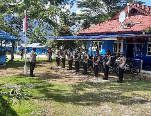 Danyon D Pelopor, Kompol Clief Gerarld Philipus Duwith sedang berikan arahan kepada anggotanya – Surya Papua/IST