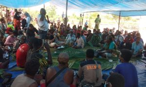 Romanus Mbaraka saat melakukan kampanye di Distrik Kaptel 2020 silam untuk bertarung dalam Pilkada Merauke – Surya Papua/Frans Kobun