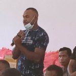 Salah seorang warga Kampung Kaiburse, Maksimus Gebze ketika menyampaikan sejumlah permintaan kepada Bupati Merauke, Romanus Mbaraka – Surya Papua/Frans Kobun