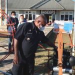 Bupati Merauke, Romanus Mbaraka sedang mengecek peralatan olahraga paramotor – Surya Papua/Yuliaanus Bwariat