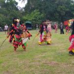 Pelaksanaam seni tari kuda lumping yang merupakan gabungan dari tiga distrik – Surya Papua/Yulianus Bwariat