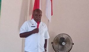 Bupati Merauke, Romanus Mbaraka saat berdialog dengan masyarakat di Distrik Kurik – Surya Papua/Frans Kobun