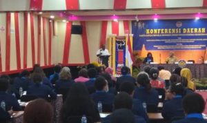 Bupati Merauke, Romanus Mbaraka sedang memberikan sambutan pada Konferda WKRI KAME – Surya Papua/Yulianus Bwariat
