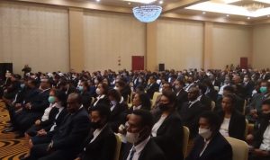 Pejabat Eselon IV yang dilantik sedang dengar arahan Bupati Merauke, Romanus Mbaraka – Surya Papua/Yulianus Bwariat