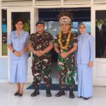 Danlanud JA Dimara Merauke sedang foto bersama Danlanud lama – Surya Papua/Yulianus Bwariat