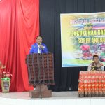 Ketua Flobamora Provinsi Papua, Sulaeman Hamze berikan arahan kepada para sopir – Surya Papua/Frans Kobun