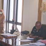 Bupati Merauke, Romanus Mbaraka sedang melayani salah seorang warga di ruang kerjanya – Surya Papua/Frans Kobun