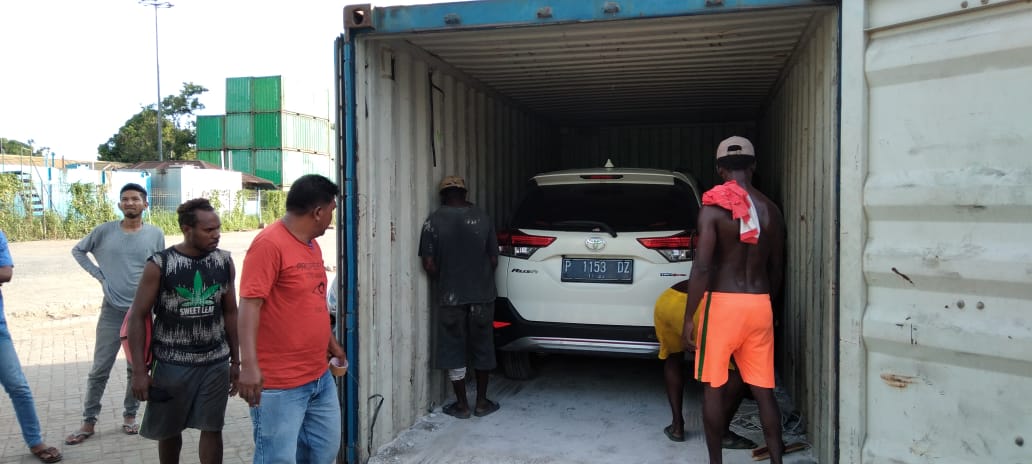Mobil bodong yang ada di Merauke dan sudah ditarik untuk dibawa pulang ke Jawa Barat – Surya Papua/Yulianus Bwariat