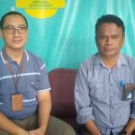 Kepala Unit Pelaksana Pelayanan Pelanggan (UP3) PLN Merauke, Abarar didampingi Manager Bagian Jaringan, Seno Ajin sedang berikan keterangan pers – Surya Papua/Yulianus Bwariat
