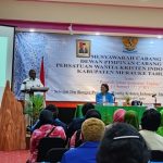 Bupati Merauke, Romanus Mbaraka sedang memberikan sambutan pada kegiatan Muscab IV DPC PWKI Merauke – Surya Papua/Ichal Ukat