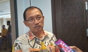 Wakil Bupati Merauke, H. Riduwan berikan keterangan pers kepada sejumlah wartawan – Surya Papua/Yulianus Bwariat