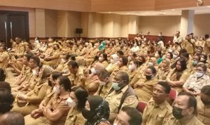 Ratusan ASN yang mengikuti pertemuan bersama Bupati Merauke, Romanus Mbaraka – Surya Papua/Frans Kobun