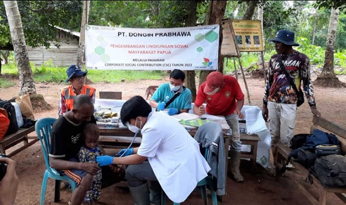 Pelayanan kesehatan kepada orang asli Papua oleh dokter di PT Dongin Prabhawa – Surya Papua/IST