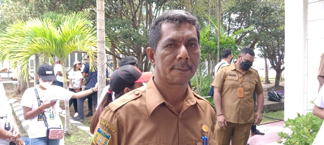 Kepala Bidang Tenaga Guru Dinas Pendidikan dan Pengajaran Kabupaten Merauke, Hengky Kirwelak – Surya Papua/Yulianus Bwariat