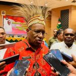 Wakil Menteri Dalam Negeri, John Wempi Wetipo sedang berikan keterangan pers kepada sejumlah wartawan – Surya Papua/Frans Kobun