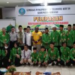 Bupati Merauke, Romanus Mbaraka foto bersama dengan peserta kafilah – Surya Papua/Yulianus Bwariat