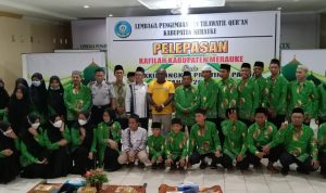 Bupati Merauke, Romanus Mbaraka foto bersama dengan peserta kafilah – Surya Papua/Yulianus Bwariat