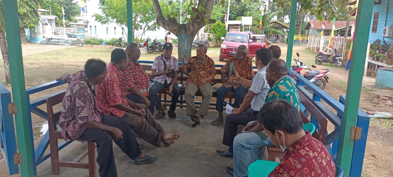 Pertemuan bersama sejumlah tokoh adat Marind Imbuti tadi siang – Surya Papua/Frans Kobun