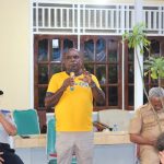 Bupati Merauke, Romanus Mbaraka sedang bicara saat dialog bersama masyarakat di Gudang Arang – Surya Papua/Frans Kobun