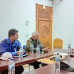 Kepala Dinas Pendidikan dan Pengajaran Kabupaten Merauke, Stefanus Kapasiang sedang berdiskusi dengan managemen PT Dongin Prabhawa – Surya Papua/IST