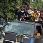 Bupati Merauke, Romanus Mbaraka sedang melambaikan tangan saat konvoi – Surya Papua/Frans Kobun