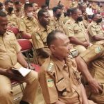 Para kepala distrik yang mengikuti pelantikan di auditorium kantor bupati kemarin – Surya Papua/Frans Kobun