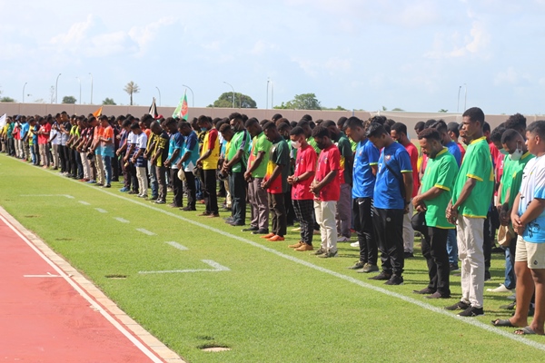 Perwakilan dari 32 tim mengikuti pembukaan Turnamen Bupati Cup di Stadion Katalpal – Surya Papua/Frans Kobun