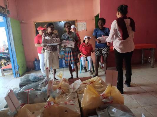 Tumpukan sembako yang akan dibagikan kepada masyarakat – Surya Papua/IST